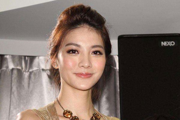 ������Ϊ�ν�����Ů ��ͬһ���ˣ������ƺ��������ս�Ĺ�