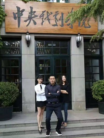 霍泥芳是papi的老板吗 同学情谊加合作伙伴并非特殊关系