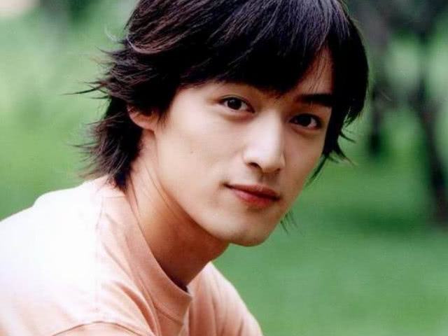 胡歌出意外是什么时候 车祸毁容眼睛受伤严重