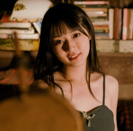 �ĸ���Ů����˯����С���� �ǳ���Ц��С�����е���