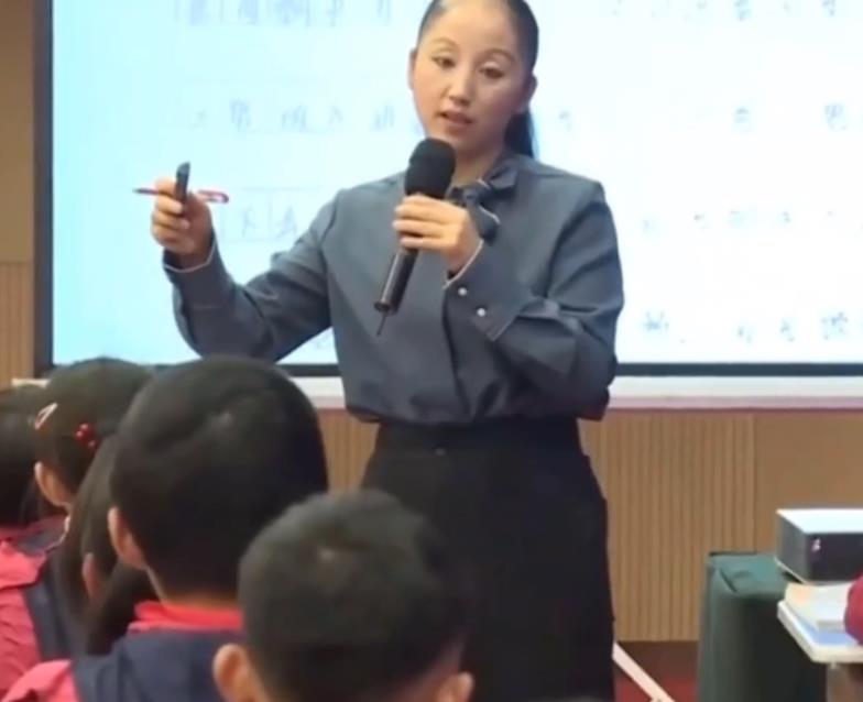 �ؼ���ʦ�൱��ʲô���� �컨����ڣ������߼���ʦ�ĸ����з���