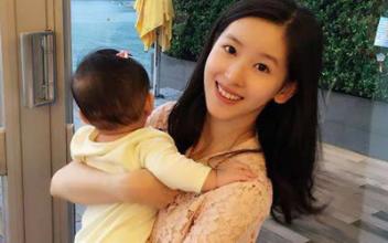 章泽天刘强东婚姻命理般配 章泽天八字面相分析预言晚运不好太扯