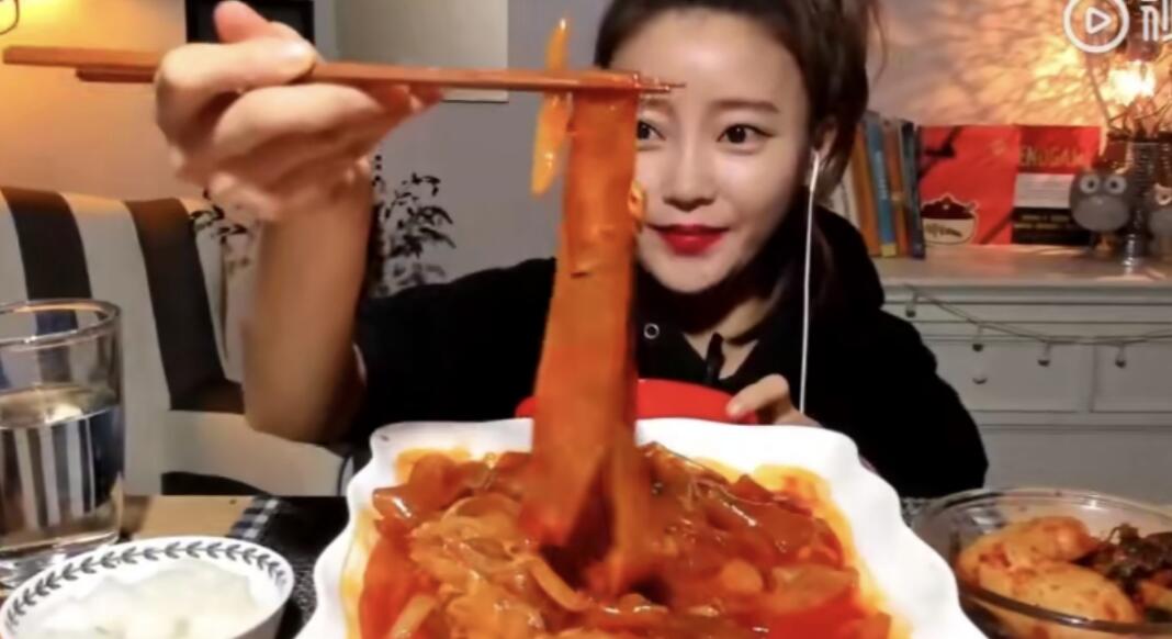 �����кͺ����Ĺ�ϵ ������Ů�����������Ǹ�ʲô��