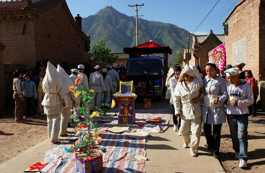 ͷ����ʲô�������� ������˹���ͷ�ߵ��£����˷���