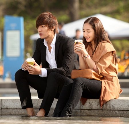 ����������Ӣ�ٷ��ֺ󸴺����� �����ھ�ס�ظ���Լ��