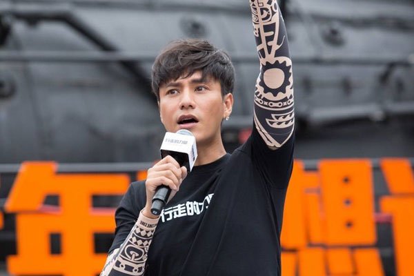 �׾ٸٺͳ���ʲô��ϵ ��������ǰ����ʲô������